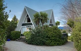 9 Chalet Cres